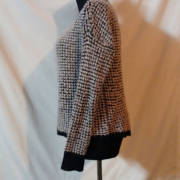 💜5/$25💜SP fuzzy Sweater - Picture 3 of 5